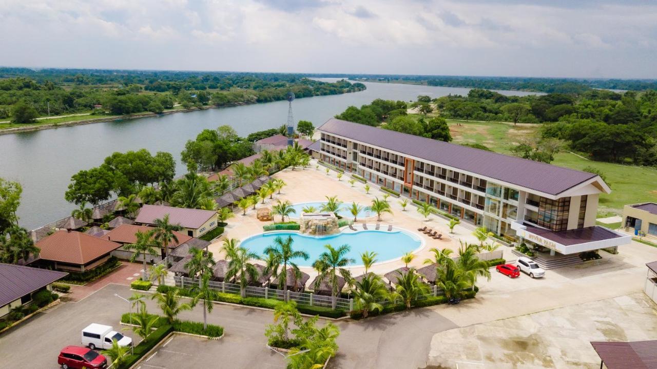 River Palm Hotel And Resort Powered By Cocotel Bugallon ภายนอก รูปภาพ